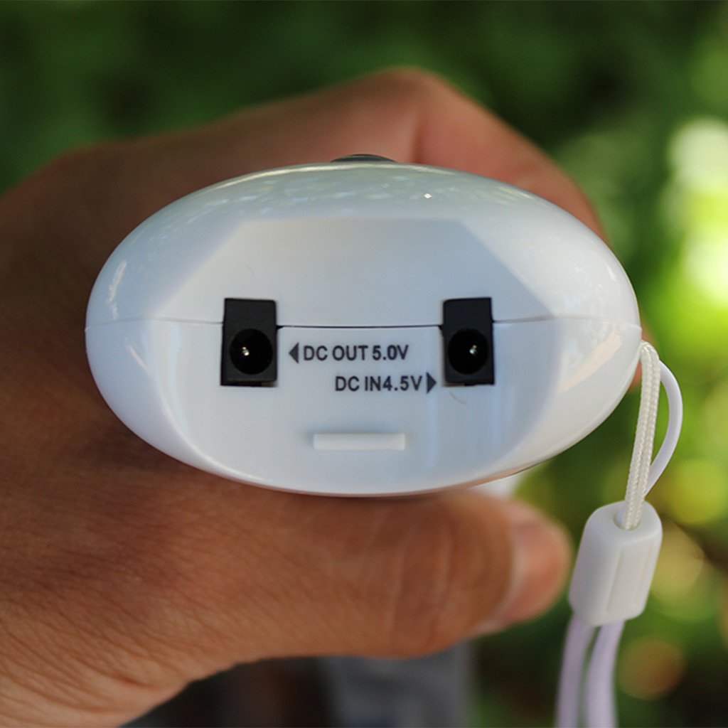 hand-crank light and radio with USB device charger charge ports