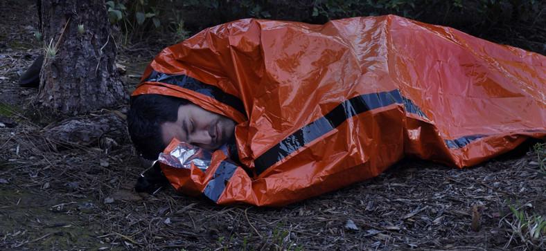 Emergency Aluminized PE Heavy Duty Mylar Sleeping Bag outdoors